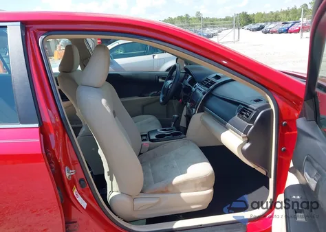 2014 Toyota Camry Le z USA, uszkodzony, nr VIN 4T1BF1FK9EU799665